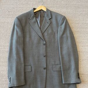 Spring/Summer weight Joseph Abboud blazer, fully lined, excellent condition. 42L